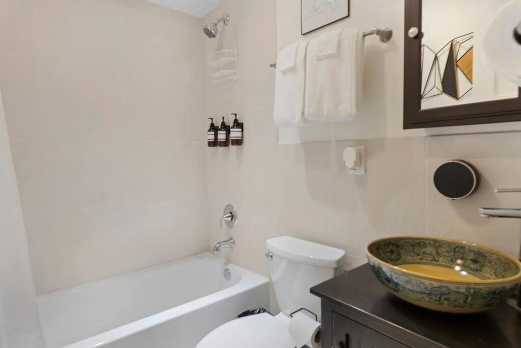 Upscale 2Br Apartment With Patio Washington Kültér fotó